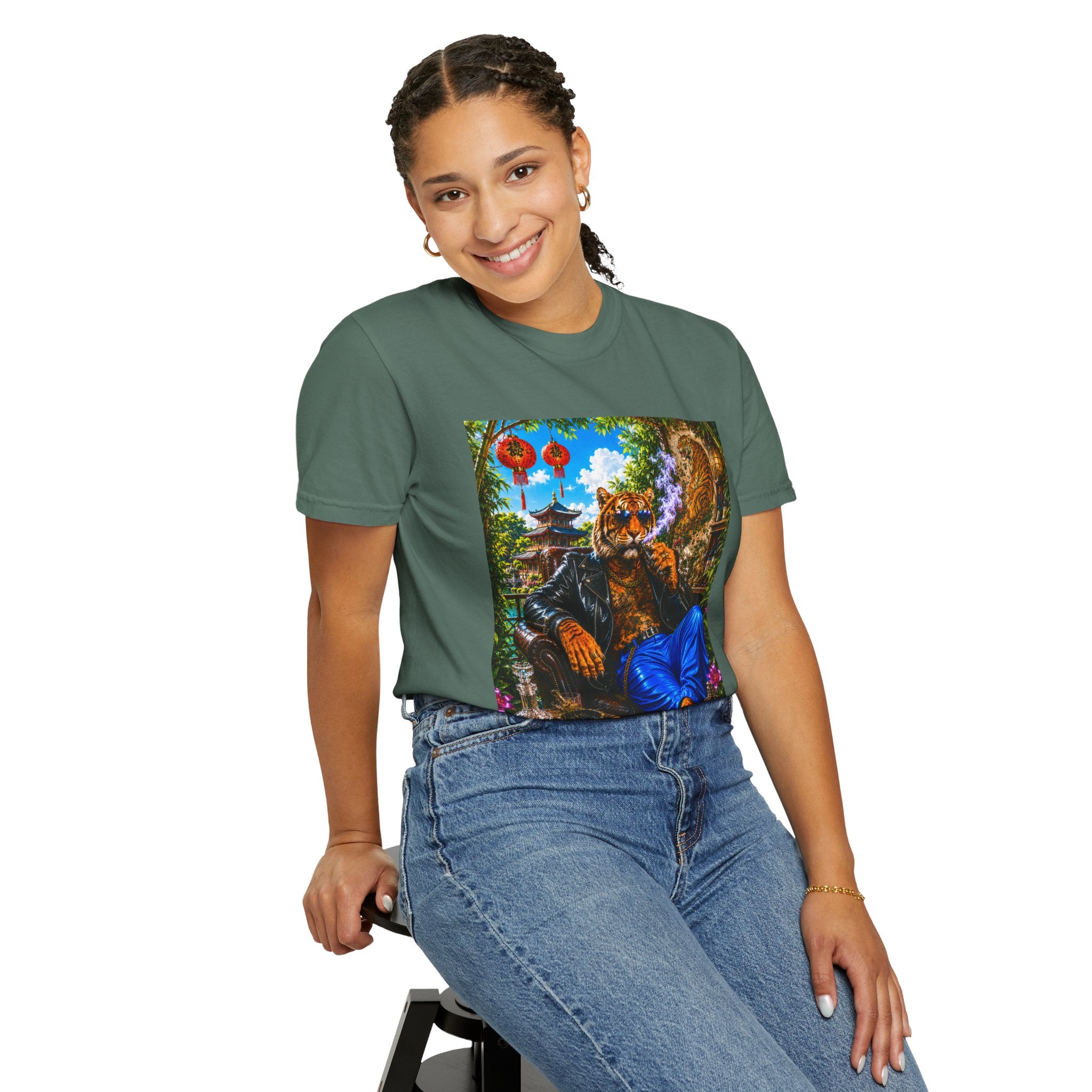 Tiger Lounge Graphic T-Shirt — Relaxed Retro Tiger Smoking Design