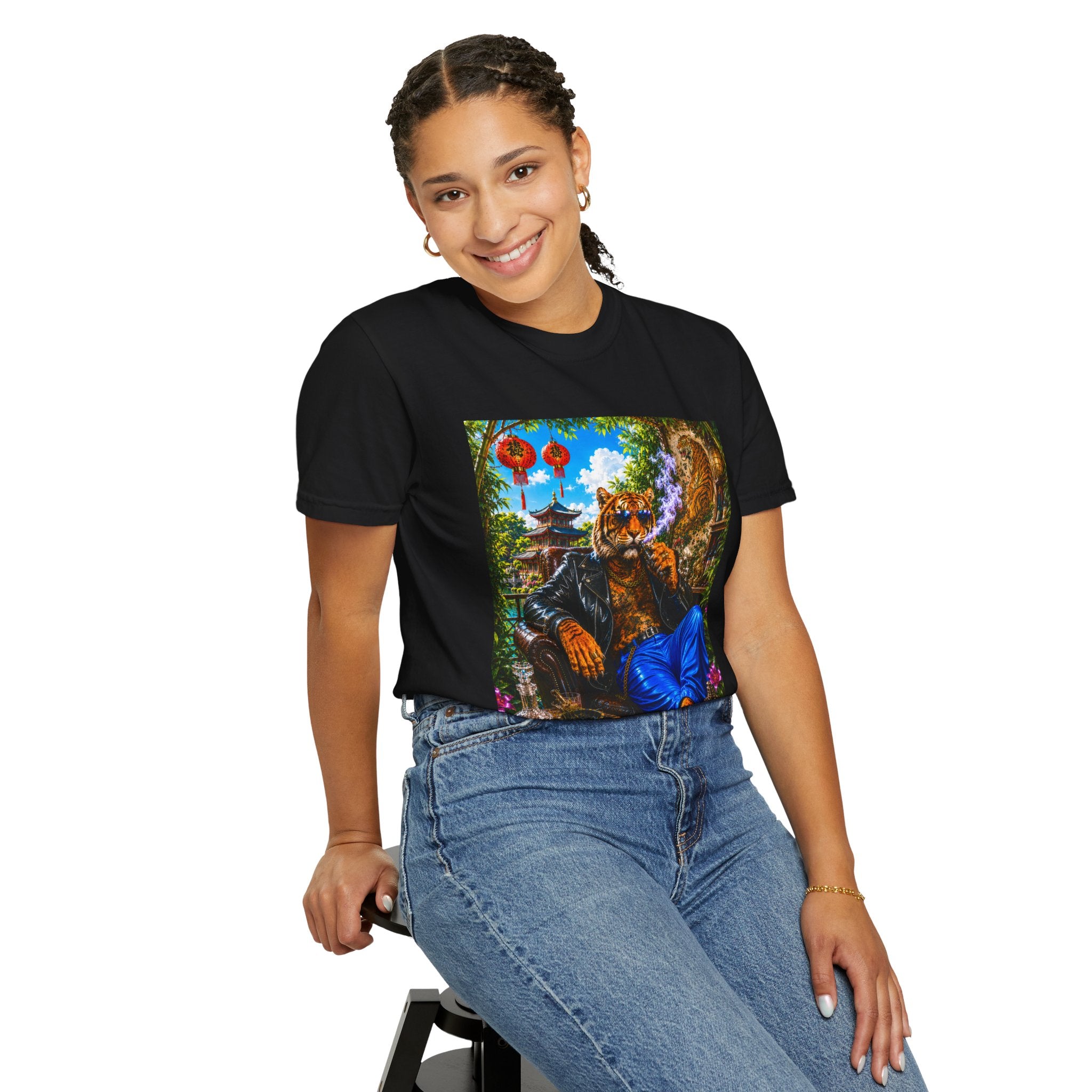Tiger Lounge Graphic T-Shirt — Relaxed Retro Tiger Smoking Design